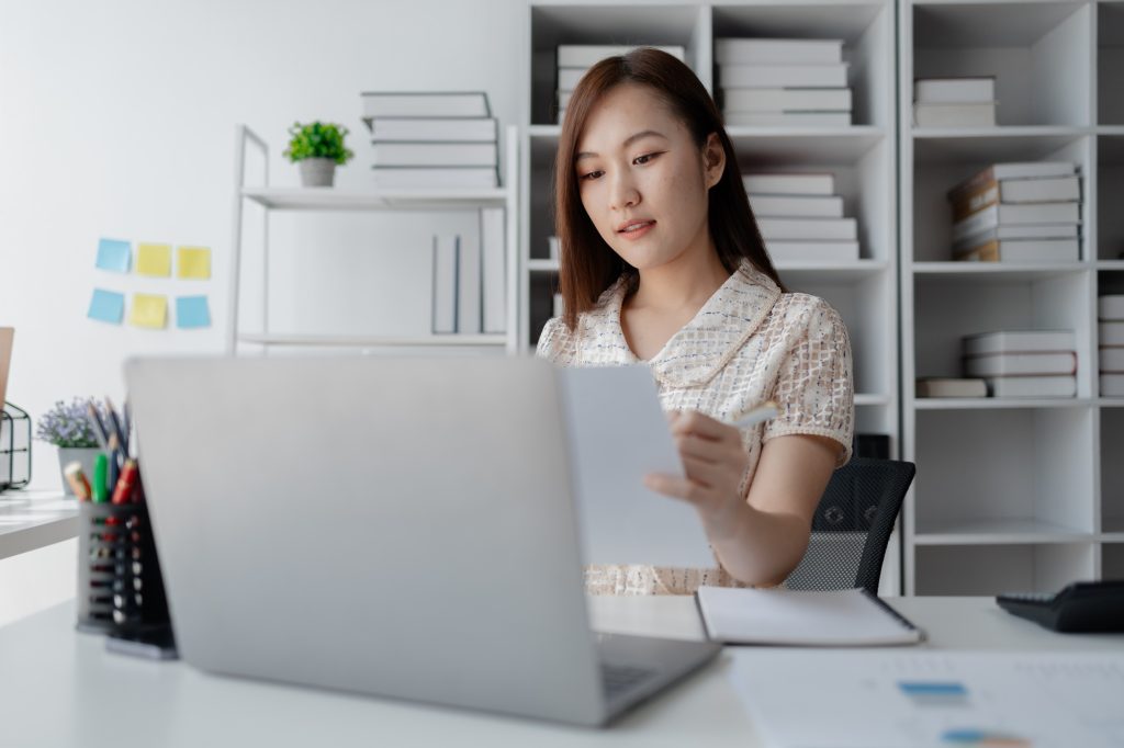 Young Asian woman, businesswoman in finance, businesswoman working in finance, planning finances for